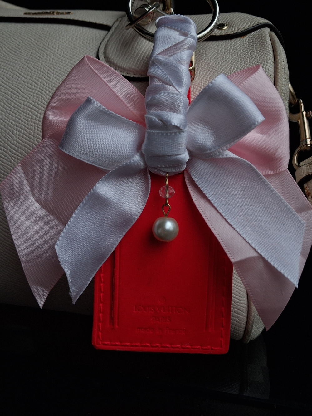 Louis Vuitton Pink Leather Luggage Tag with Pink & White Satin Bow Drop Pearl - Picture 2 of 4